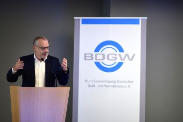 Welt (fast) ohne Bargeld?“